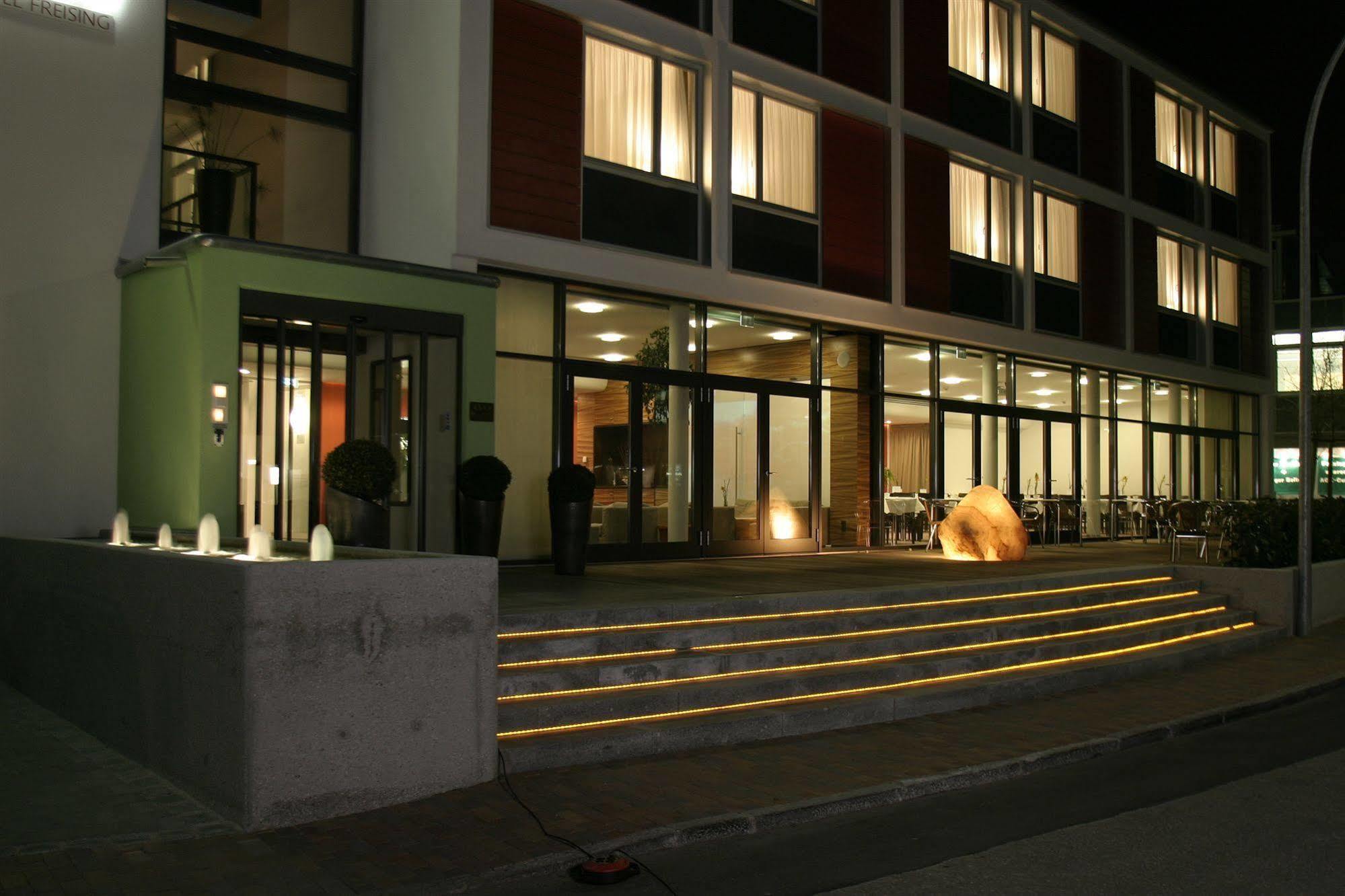 ACHAT Hotel Corbin München Airport Freising Exterior foto